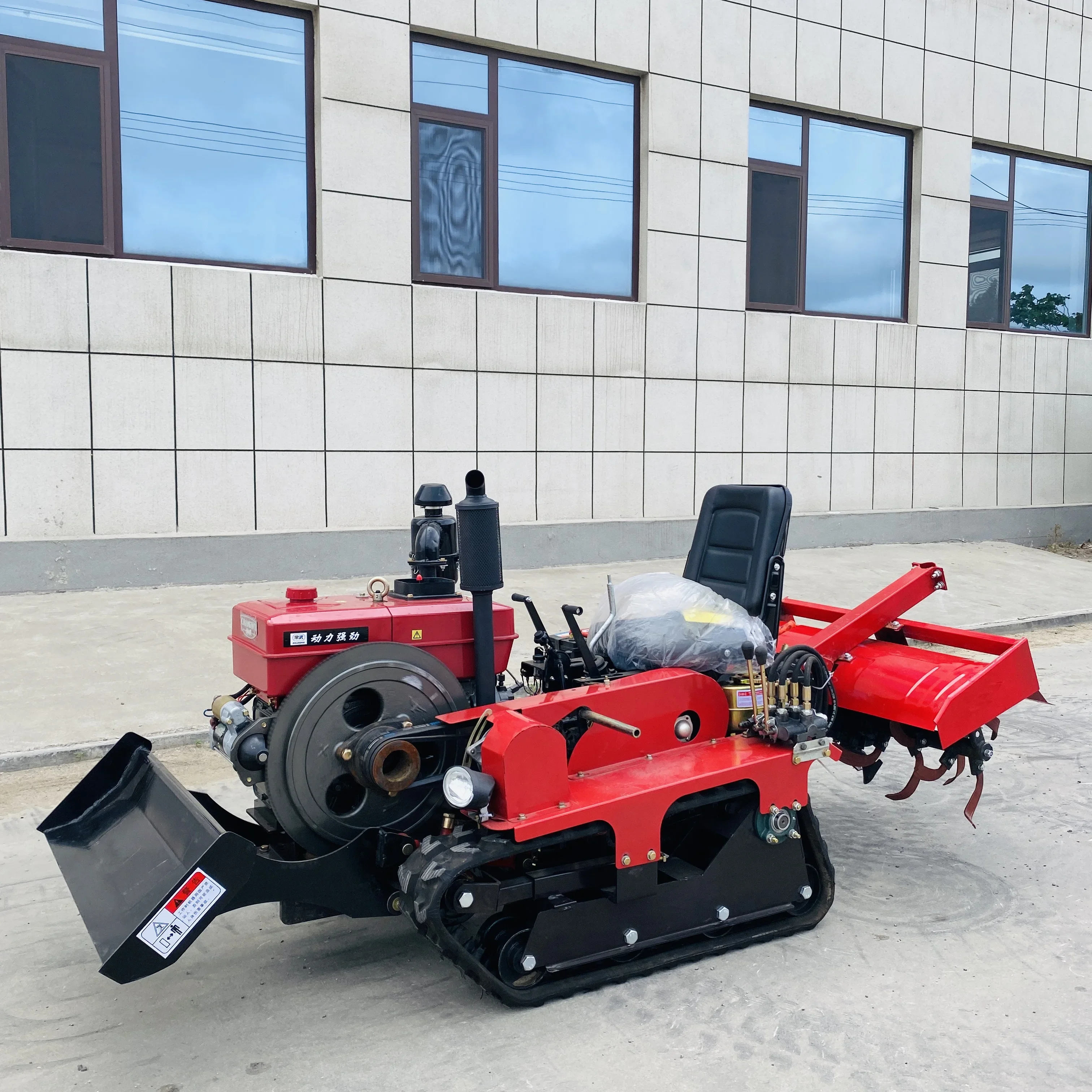 Coltivatore cingolato per serra per frutteto telecomandato per piccolo trattore agricolo multifunzionale Vendita calda35HP