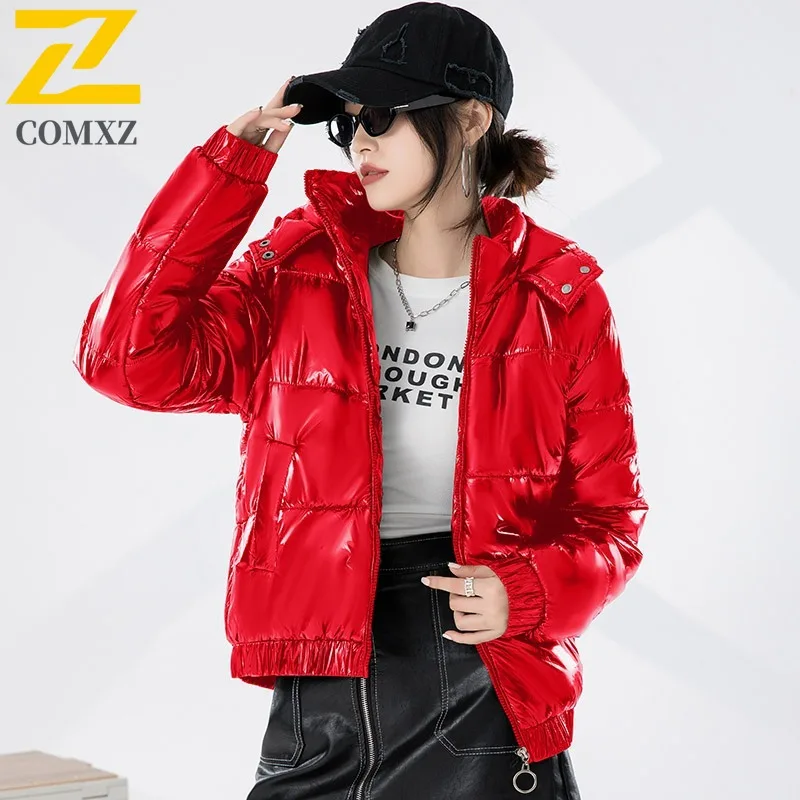 سترة مبطنة للرجال من COMXZ بغطاء للرأس للتزلج في الهواء الطلق سترة سميكة دافئة لامعة للسفر ملابس خارجية شتوية خفيفة الوزن