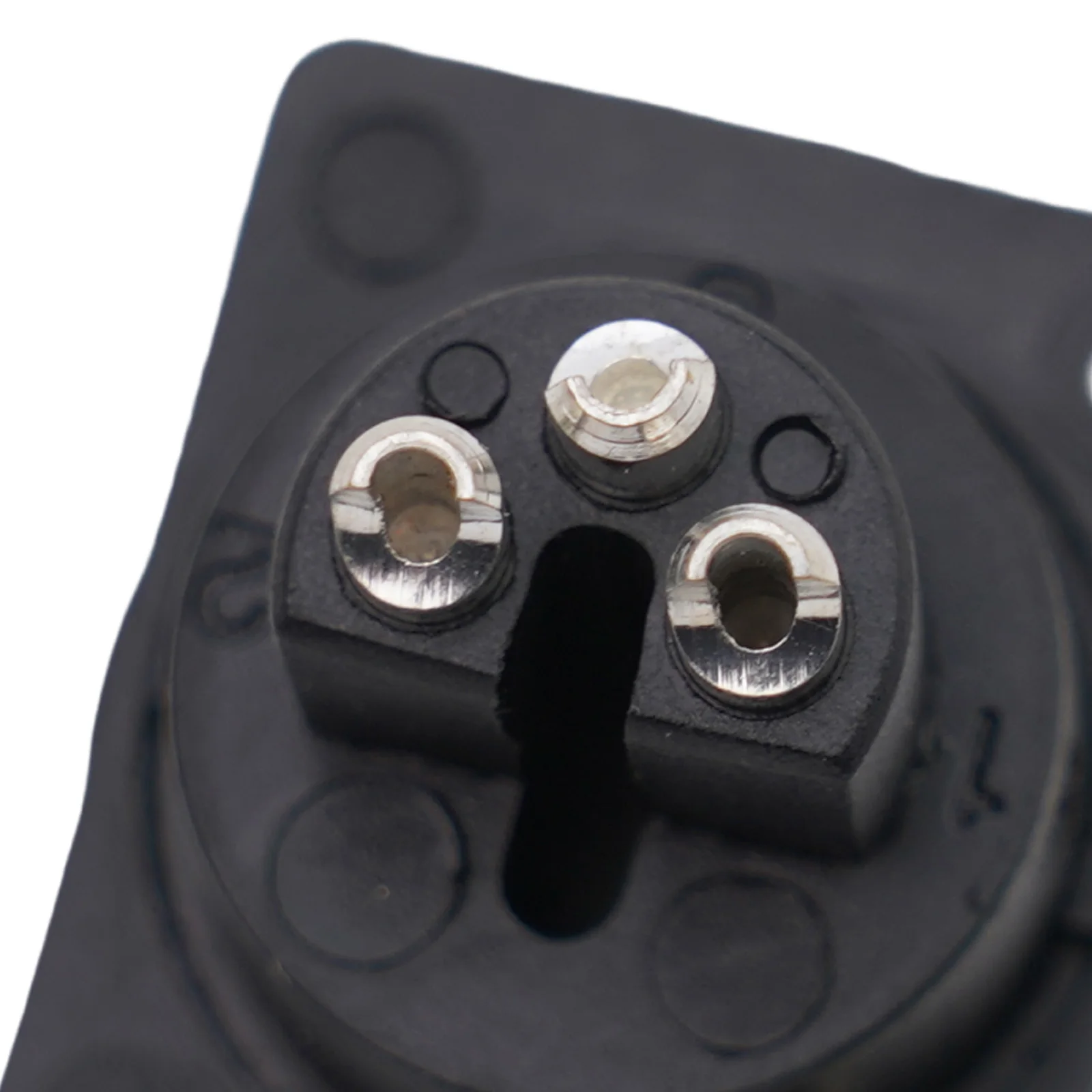 XLR 3-pin Socket Heavy Duty 3 Pin XLR Female Chassis Panel Plug Socket Connector for Mobility Scooter and For Audio Equipment