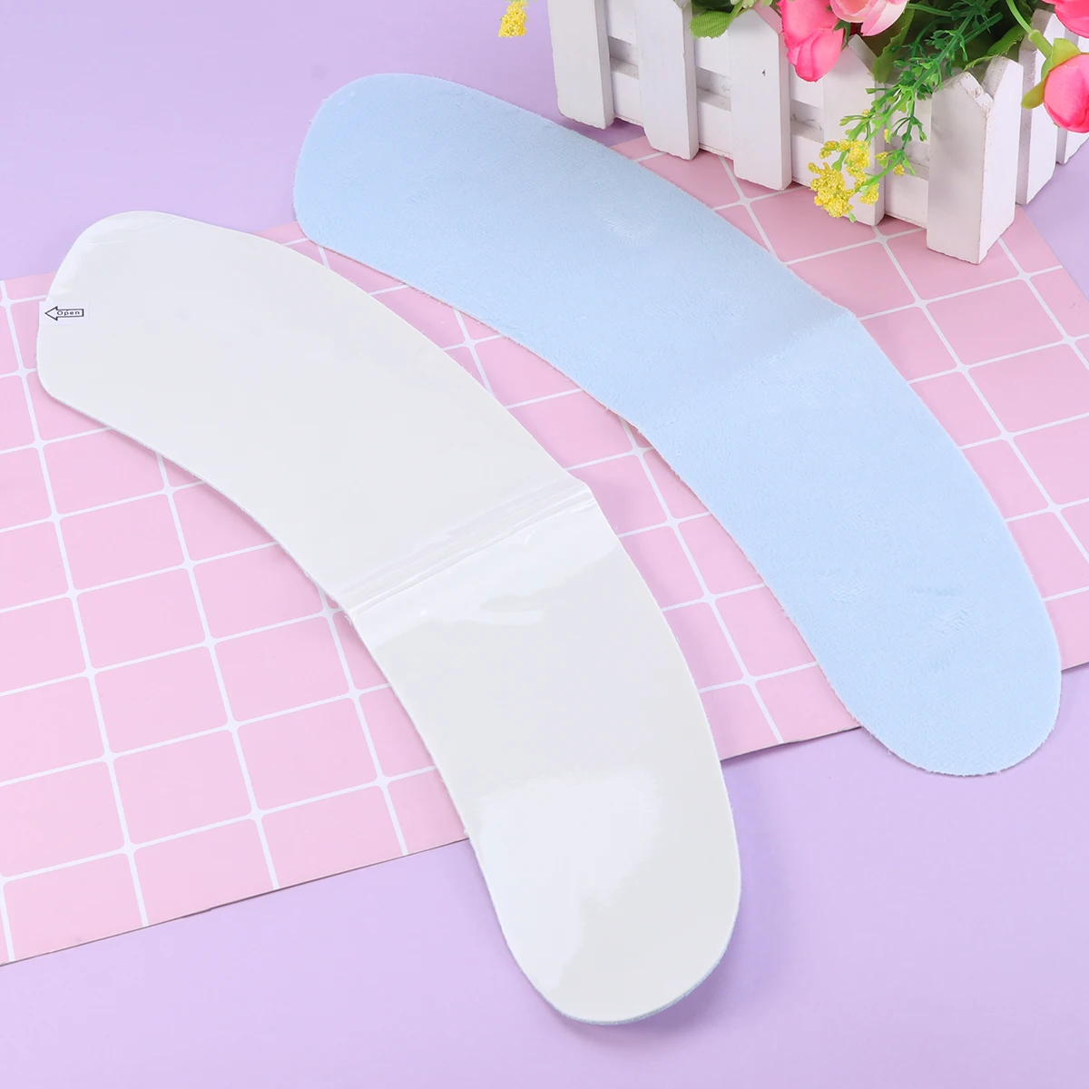 

1Pair Toilet Seat Cover Warm Polyester Round Soft Sticky Design Comfortable Cushion for Bathroom Winter Use Toilet Seat Cover