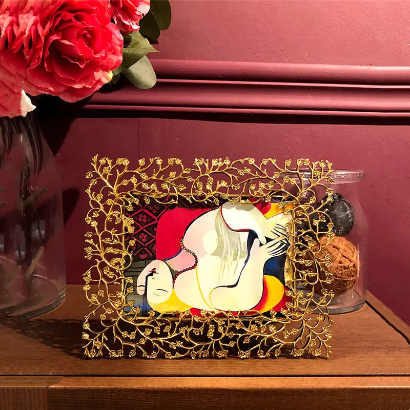 

Metal Photo Frame Hollow Out Golden Branches Vines Show Desktop Storage Organization Ornaments Retro Home Decoration