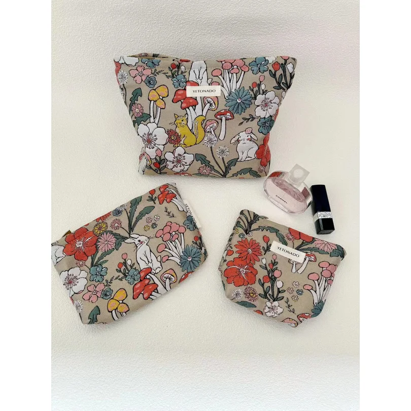 New Arrival Unique Cartoon Rabbit Cosmetic Bag Large Capacity Portable Outdoor Travel Skincare Storage Organizer Pouch