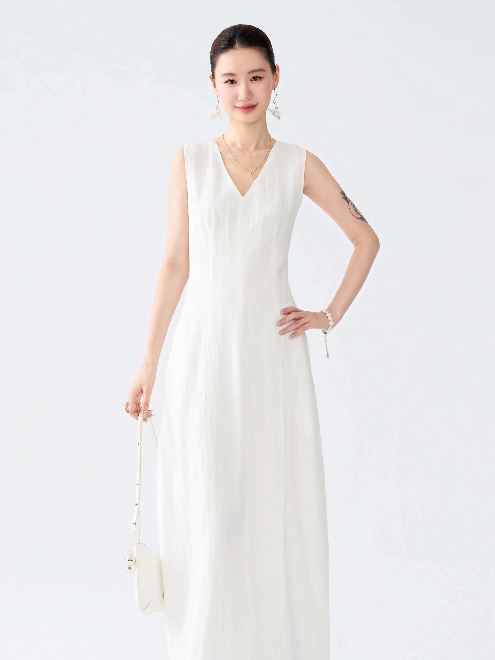 White V-neck Sleeveless Women's Dress Minimalist Waist-cinching Flower Bud Back Split Simple  Color Elegance Long Dress