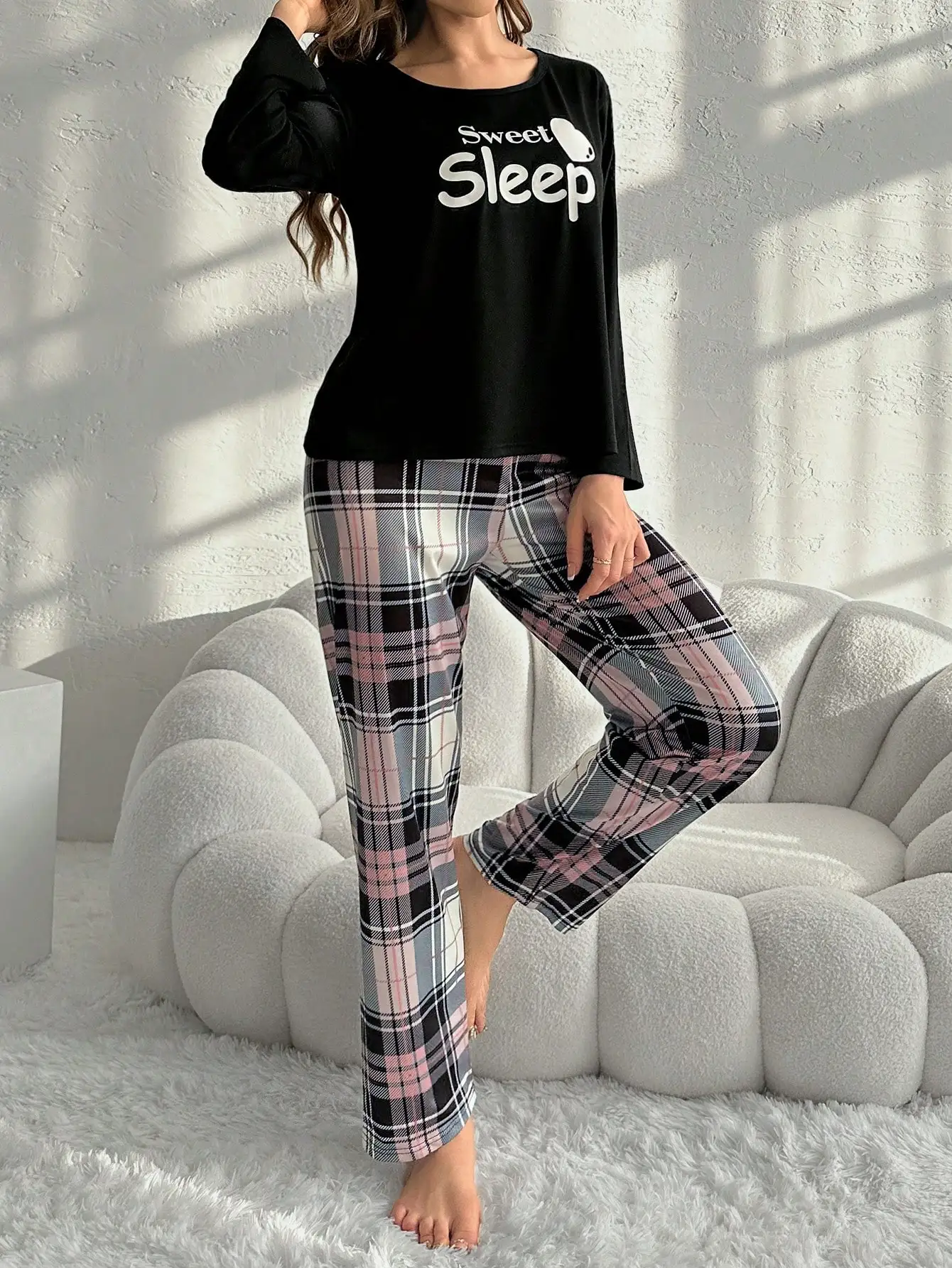 Monogrammed black crew-neck long-sleeved top and plaid pants casual and comfortable women\'s pajama set