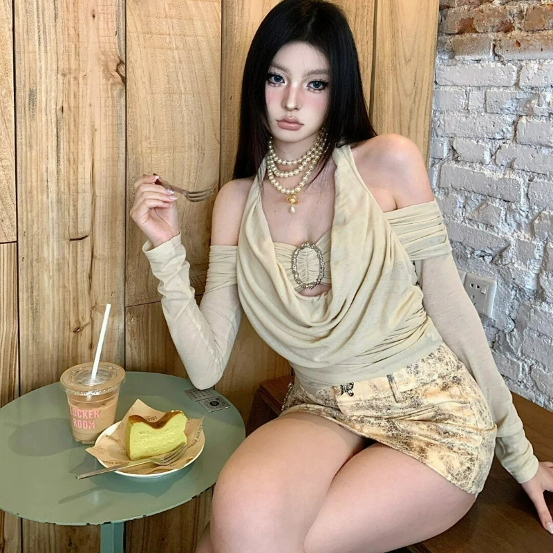 2026 신상 트렌디한 퓨어 디자이어 스파이시 걸 스타일 슬리밍 넥 홀터탑 하이웨이스트 백힙 울트라 숏 스커트 투피스 세트