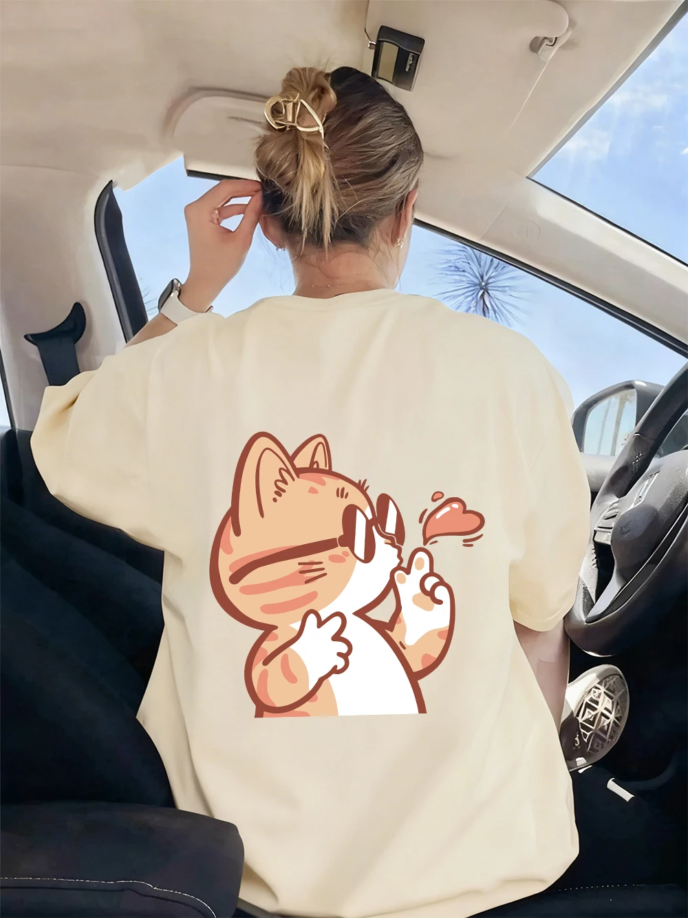 

Cat With Sunglasses Flying Kiss Prints T-Shirt Womens Casual O-Neck Short Sleeve T Shirts Basic Soft Tops Summer Loose Clothes