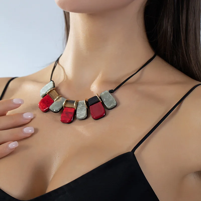 

DIY accessories New light luxury acrylic geometric resin necklace, short high-end collarbone chain, women's fashion design penda