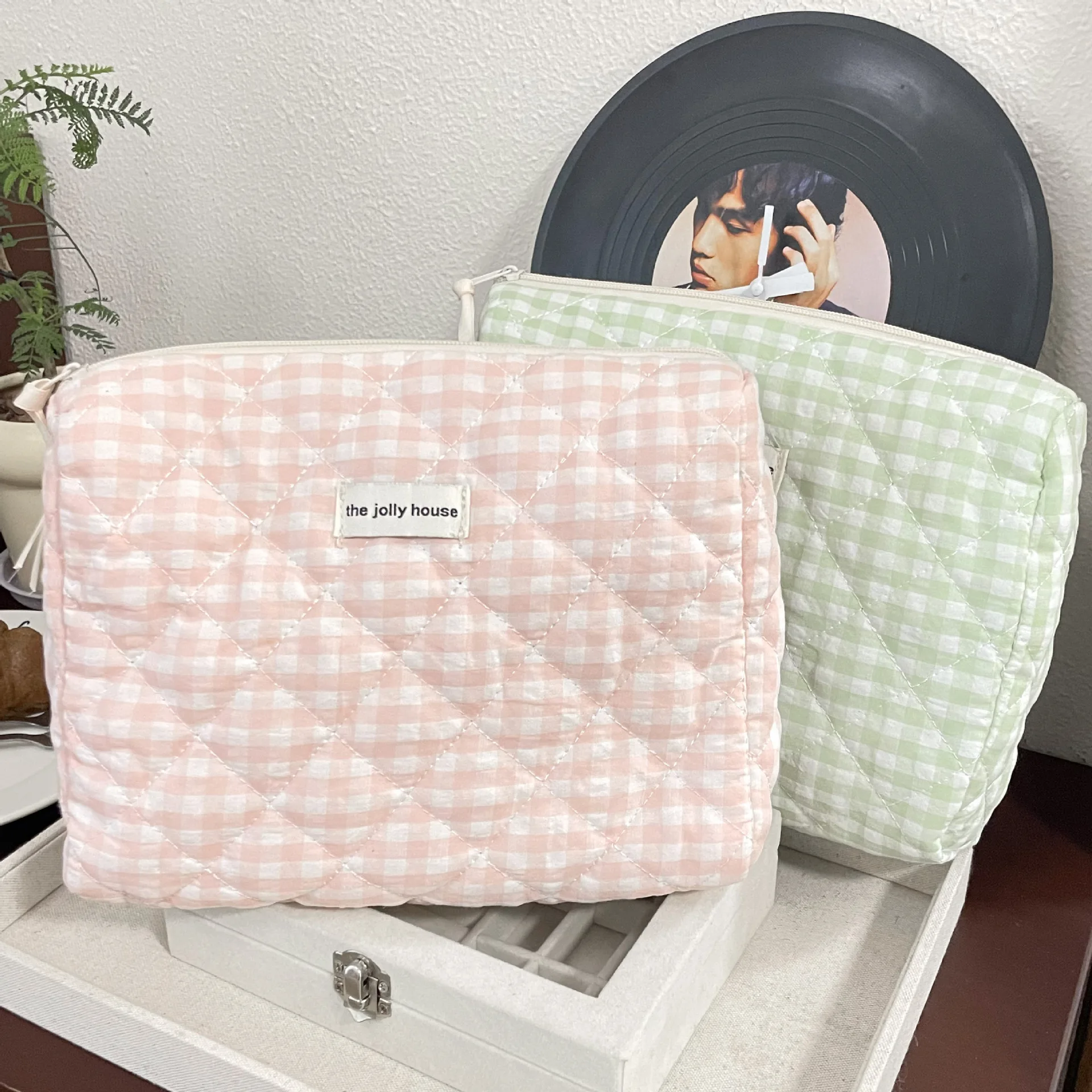 Portable Travel Makeup Bag, Plaid Quilted Toiletry Pouch, Korean Cute Large Capacity Cotton Cosmetic Organizer for Women