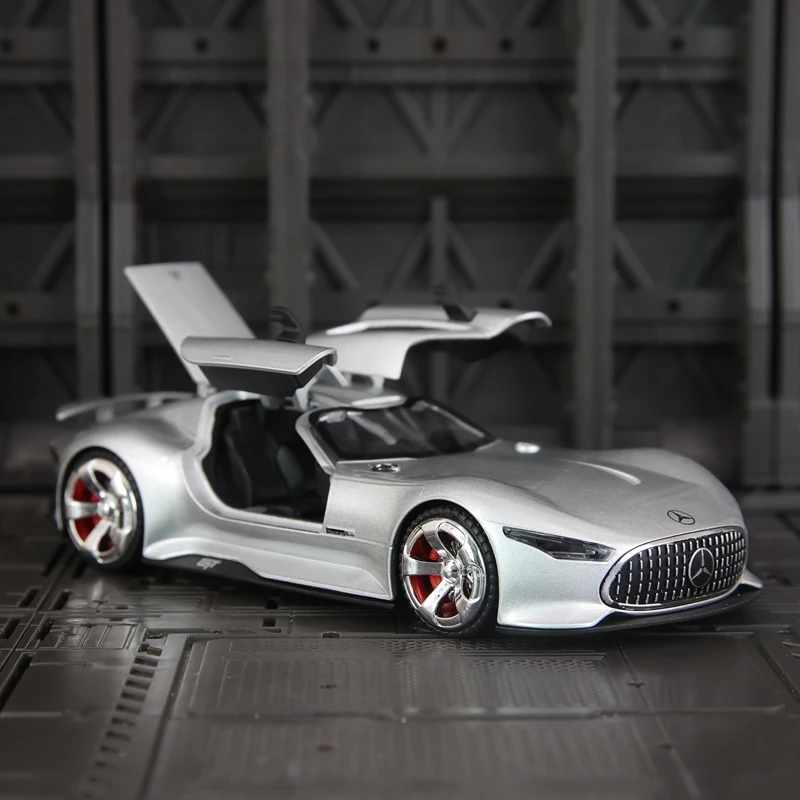 

Моделирование суперкара из сплава Mercedes AMG VISION GT 1:32, двери можно открыть имеет имитирующие функции звука и освещения.