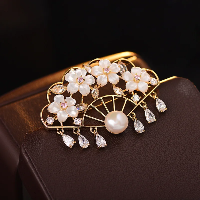 Retro Style Cherry Blossom Fan Brooch Elegant Mother of Pearl Flower inlaid with Diamonds Tassel Temperament Commuting Pin