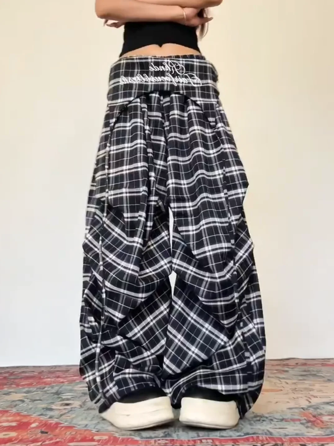 Calças xadrez casuais femininas originais americanas rua carta bordado camadas finas sle verão commute calças de perna larga