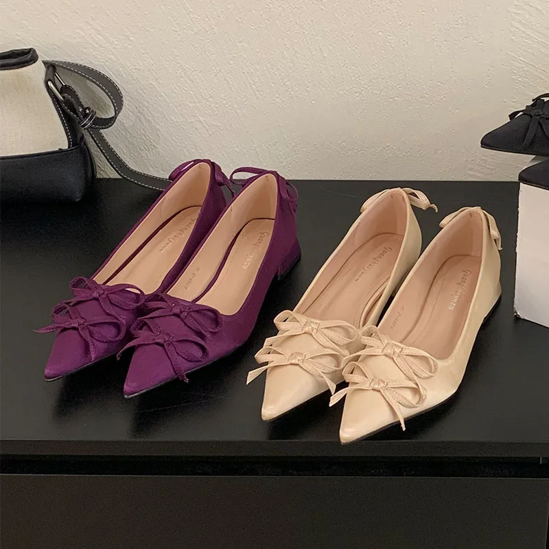 Borboleta-nó moda dedo do pé apontado senhoras saltos bombas sapatos 2025 nova seda feminina deslizamento em calçados rasos sapatos de salto baixo