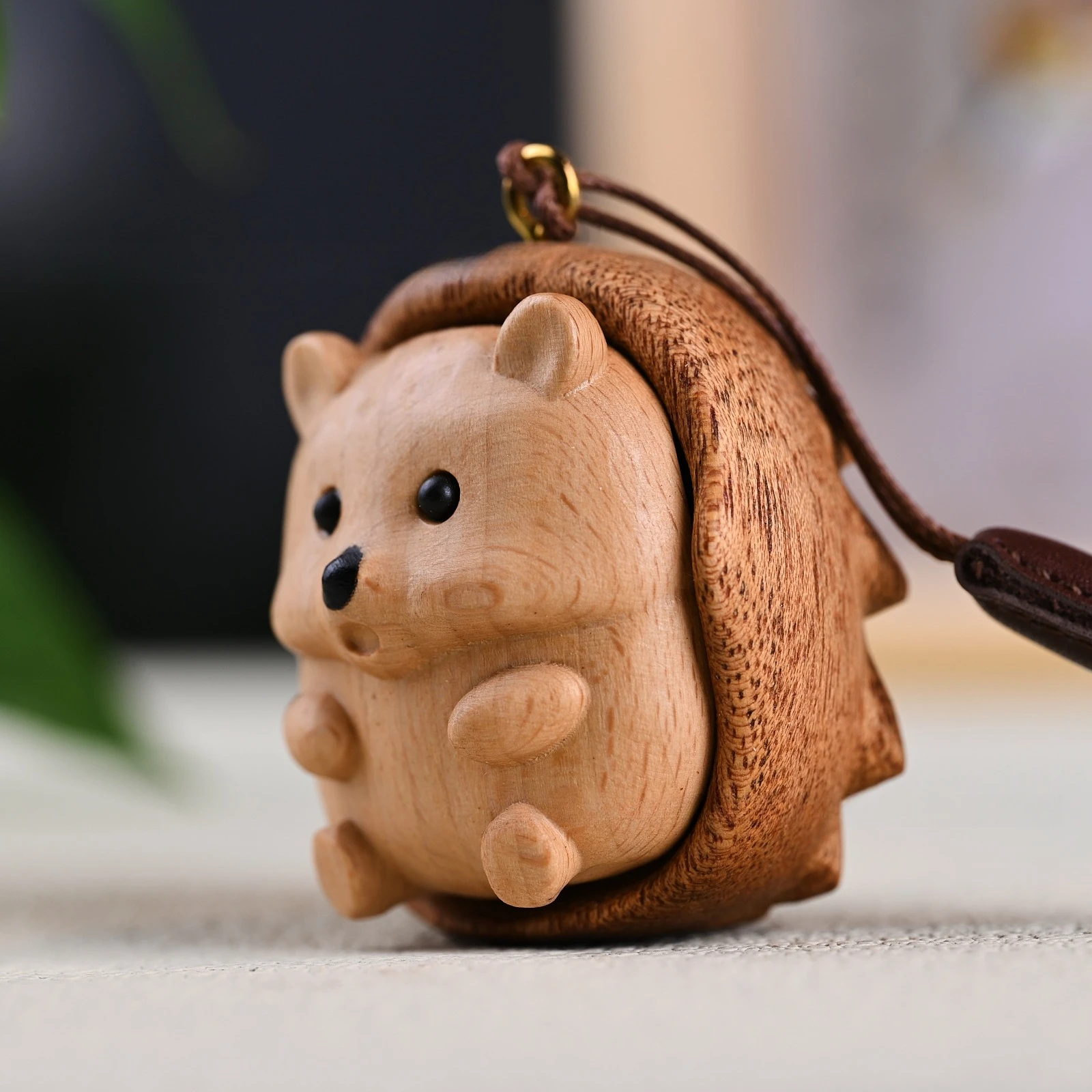 Beech wood carving small hedgehog healing dopamine ornament solid wood splicing creative cultural toy solid wood portable