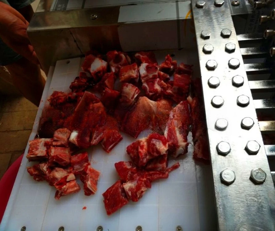 Shuangteng's New Automatic Chicken Nugget Chopping and Forming Machine Large Plate Chicken Nugget Chopping Machine Factory