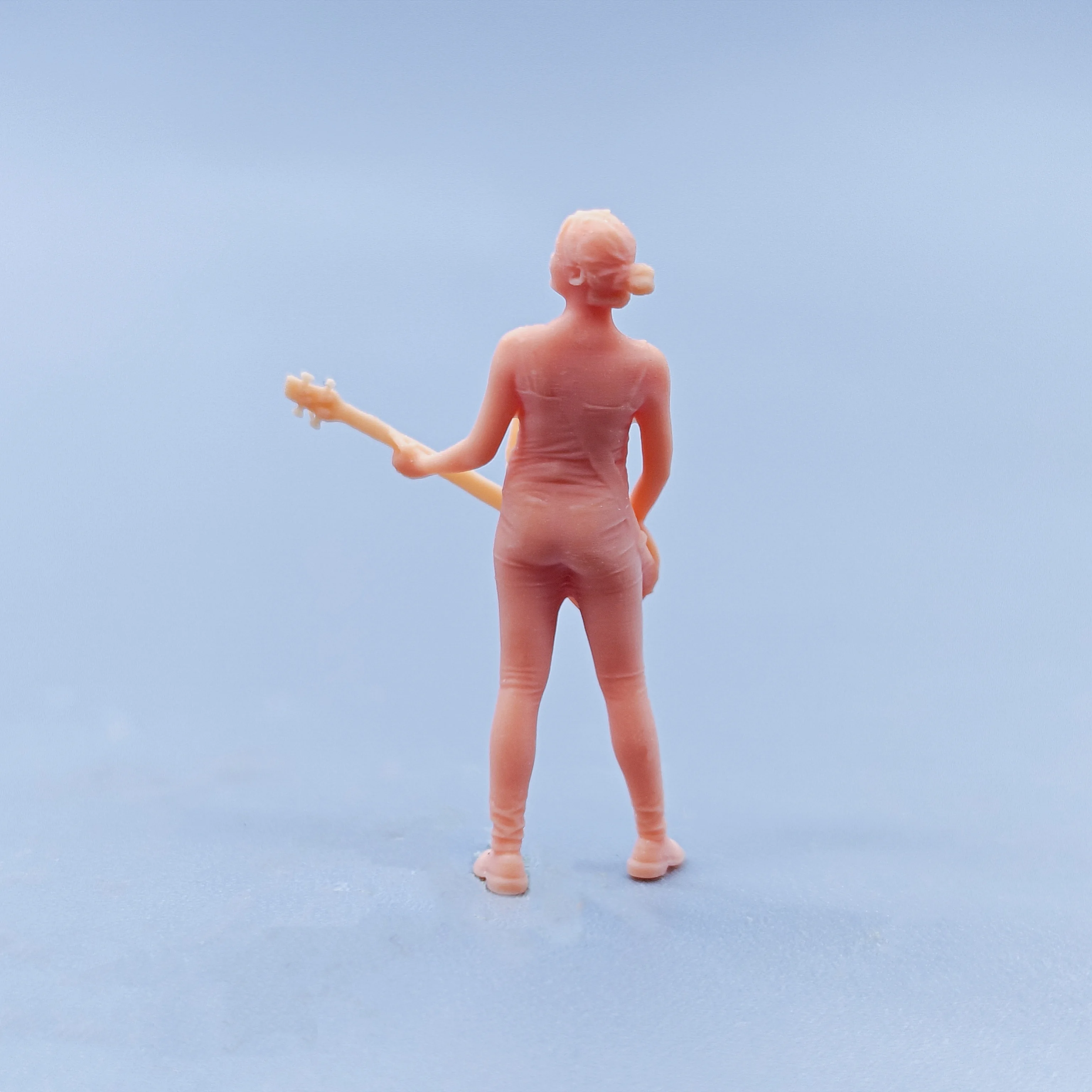 1/64 1/43 Figuren Maßstab Modell Harz Gitarre Mädchen Ungefärbte Miniaturen Diorama Handbemalt D506