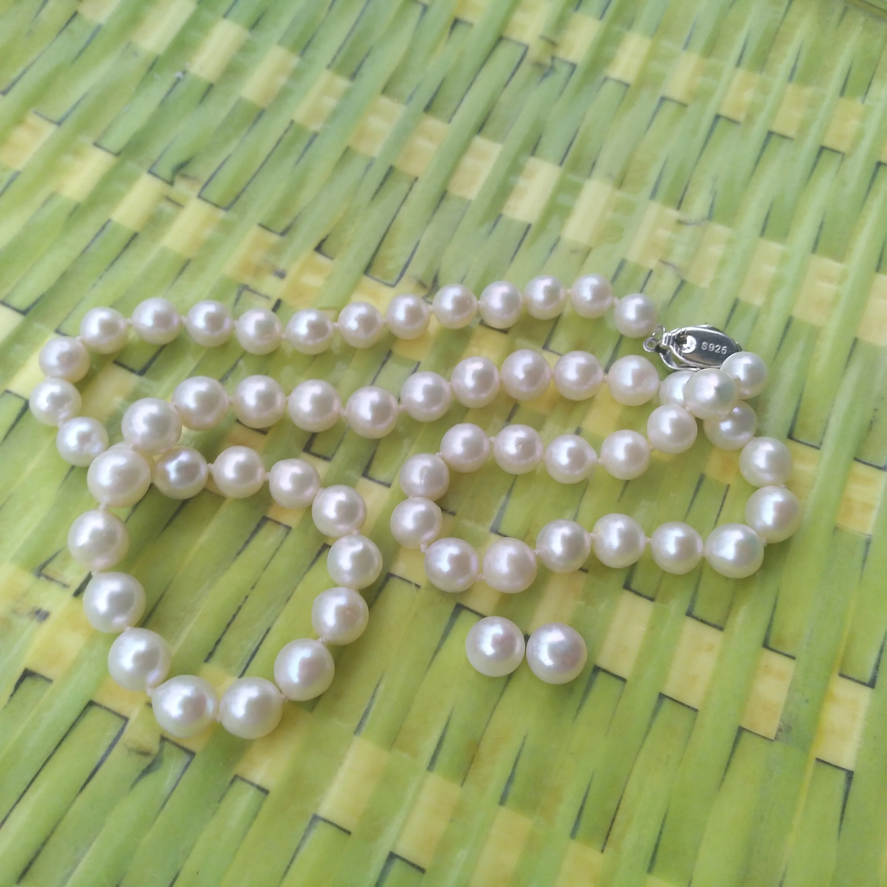 

18inch Natural AAA South Sea Genuine White Round Pearl Necklace Stud Earring Treat yourself to a pearl necklace perfect for any