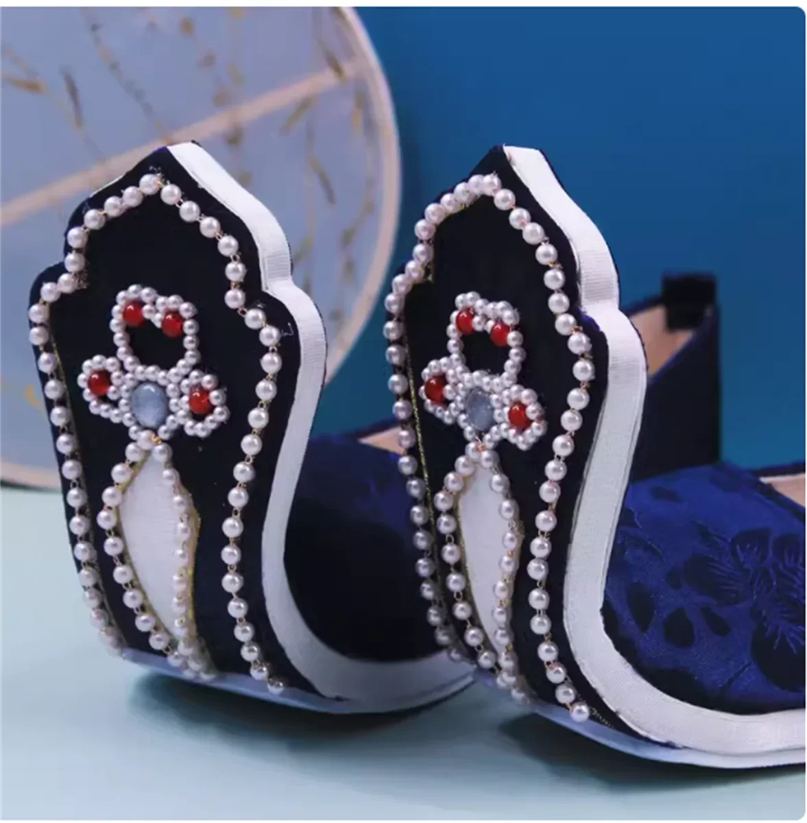 Customized Hanfu shoes with upturned toe and flat heels