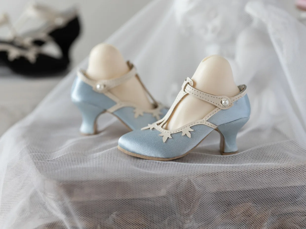 D09-P735 الأطفال اليدوية لعبة 1/3 SD10 دمية BJD/SD دمية أحذية البني الأسود الرجعية منخفضة الكعب اللؤلؤ ثونغ الأحذية 1 زوج