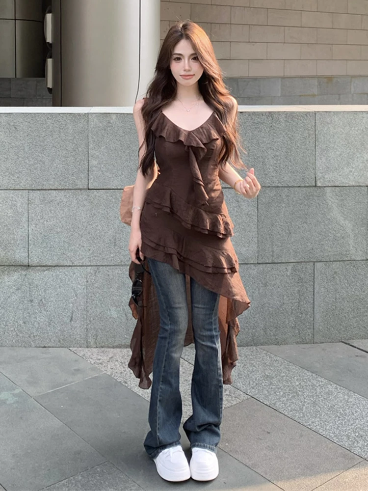 Vestido Longo Feminino Plus Size com Bainha Assimétrica Retrô, Detalhes em Renda e Alças Finas para Camadas - Sensação de Design