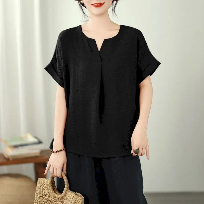 

Элитные однотонные женские футболки с V-образным вырезом, летний тренд, тонкие свободные футболки из ледяного шелка и льна с закрученным краем, короткий рукав, базовый топ