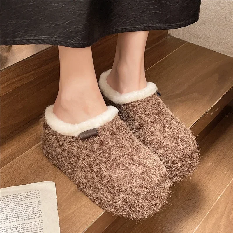 Sepatu bot Wedges Suede wanita, sandal selop Musim Dingin 2025, sepatu hak tinggi hangat nyaman, sepatu bot salju, sepatu rumah baru