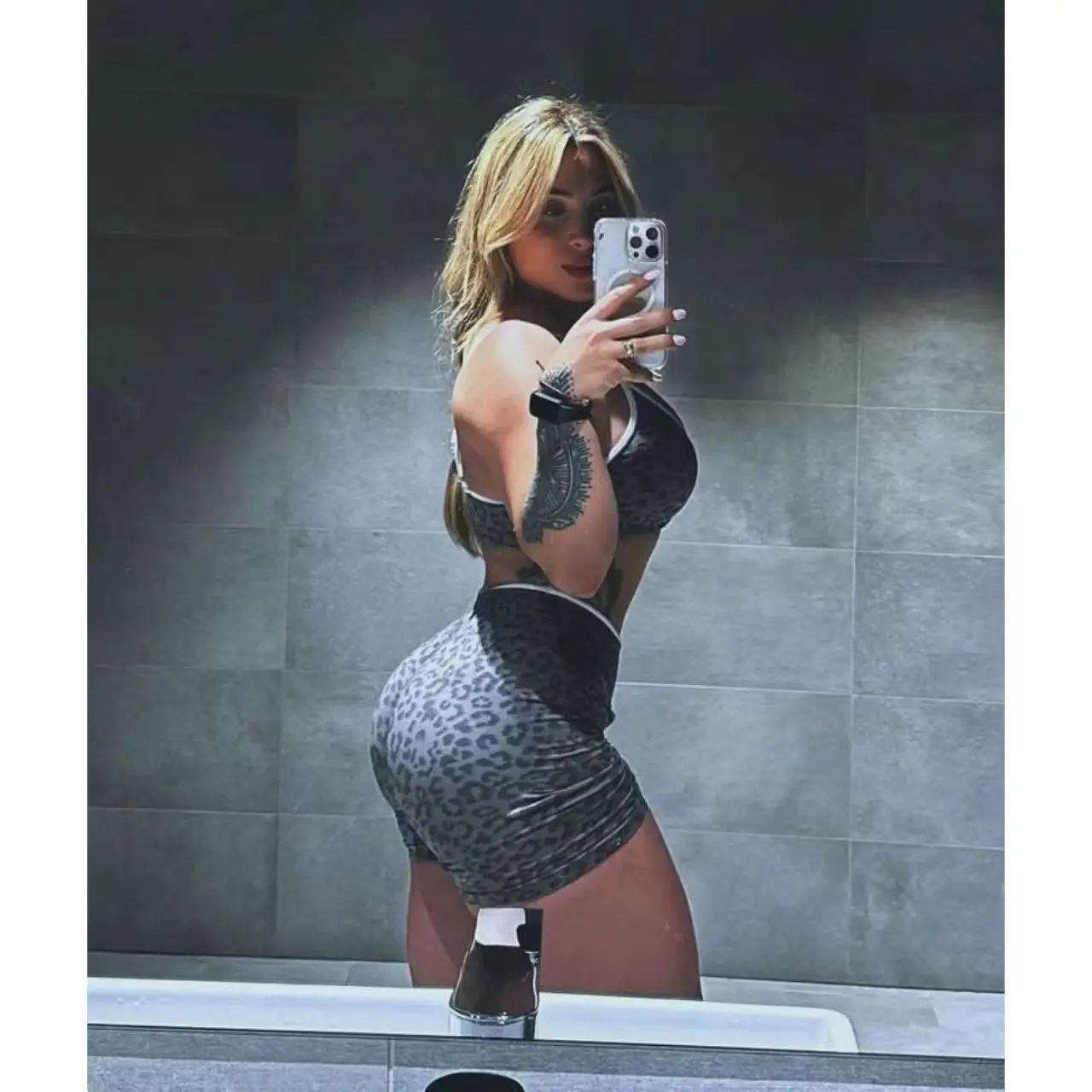 High Waist Sculpt Scrunch Shorts for Women Quick-Drying Sexy Peach Yoga Pants Running Sports Fitness Three-Point Design