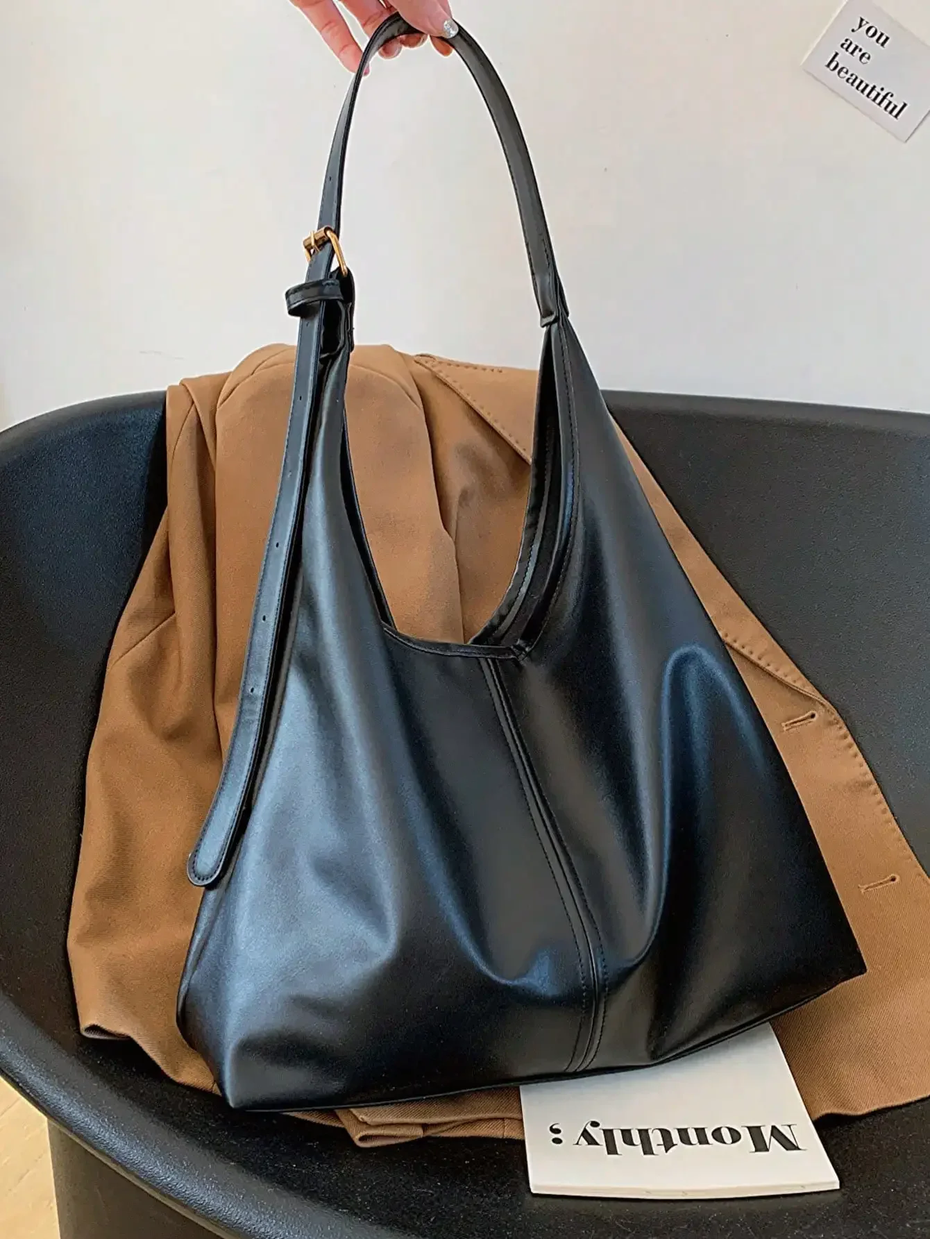 

Large Capacity Commuter Bag for Women New Popular Daily Matching Single Shoulder Underarm Bag Premium Texture Simple Tote Bag