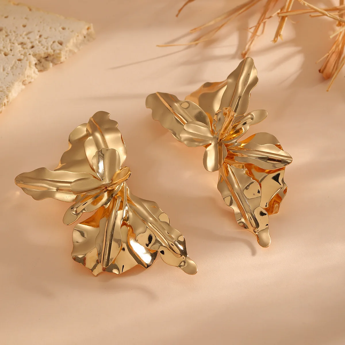 ZA heavy industry metal three-dimensional flower stud earrings glossy women's pleated petals exaggerated catwalk earrings supply