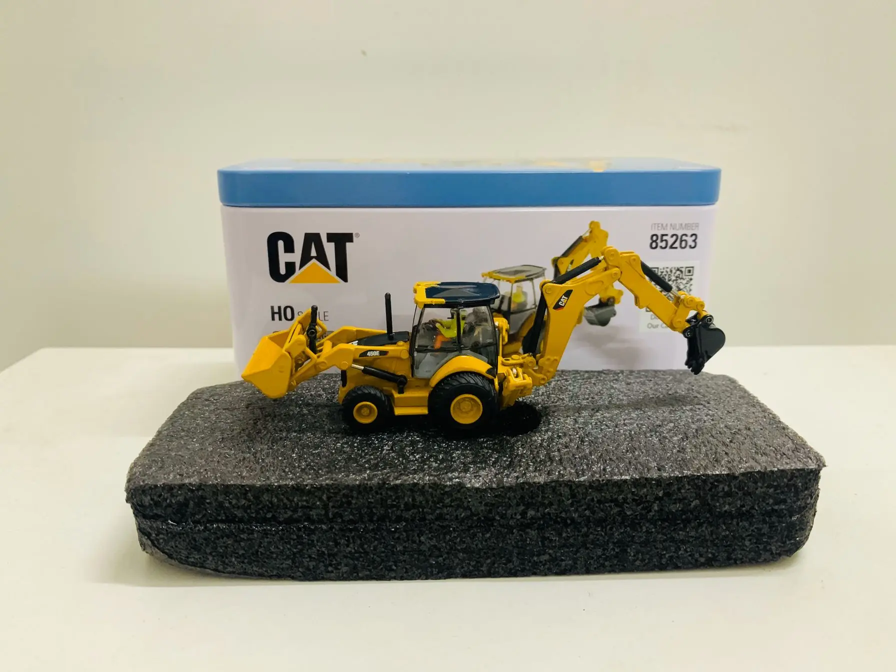 450E Backhoe Loader 1:87 Ho Scale Metal Model By Diecast Masters 85263 NEW