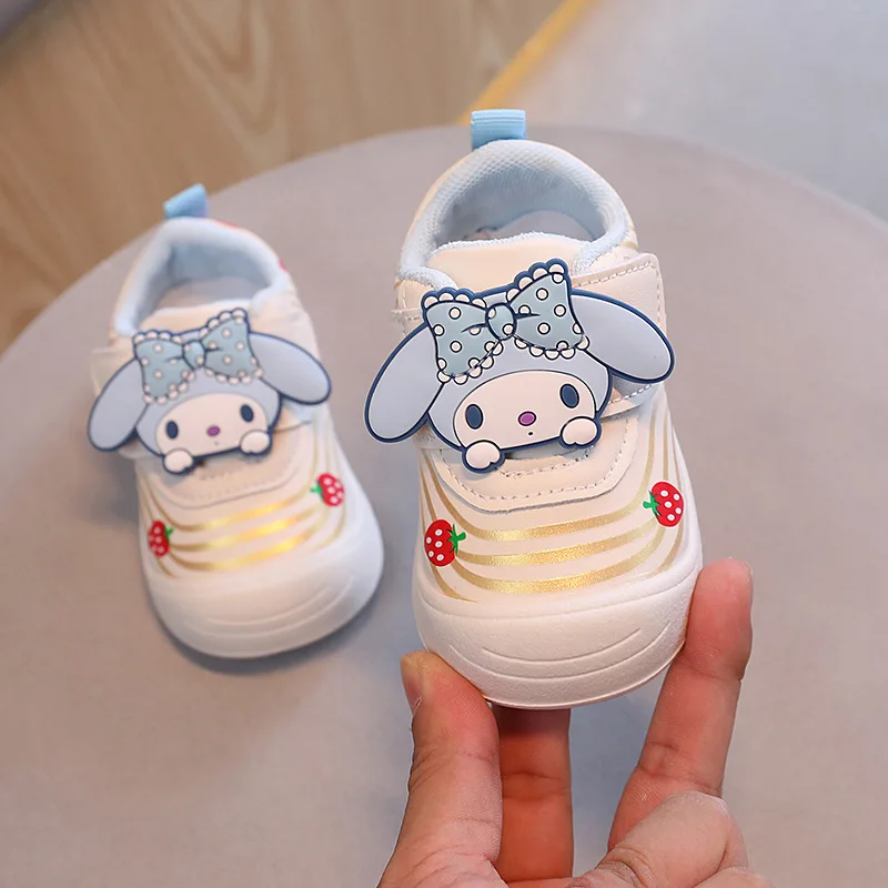 Sanrio dziecięce buty na co dzień śliczne Kuromi dziewczynek miękkie podeszwy antypoślizgowe buciki dziecięce buty outdoorowe buty dla 0-3 lat