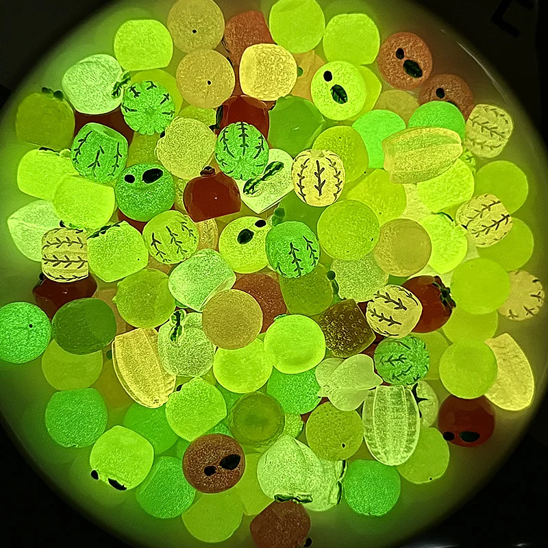 10 szt. Świecące w ciemności urocze figurki owoców z żywicy, dekoracje na biurko, ozdoby, rękodzieło DIY, akcesoria do spinek do włosów, breloczków, zabawki