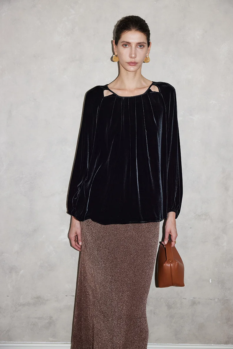 MadBlack-Silk Velvet Elegant T-shirt, Long Sleeve O Neck Hollow-out, Woman French Retro Commute Top, 2026 Autumn New T64614CC