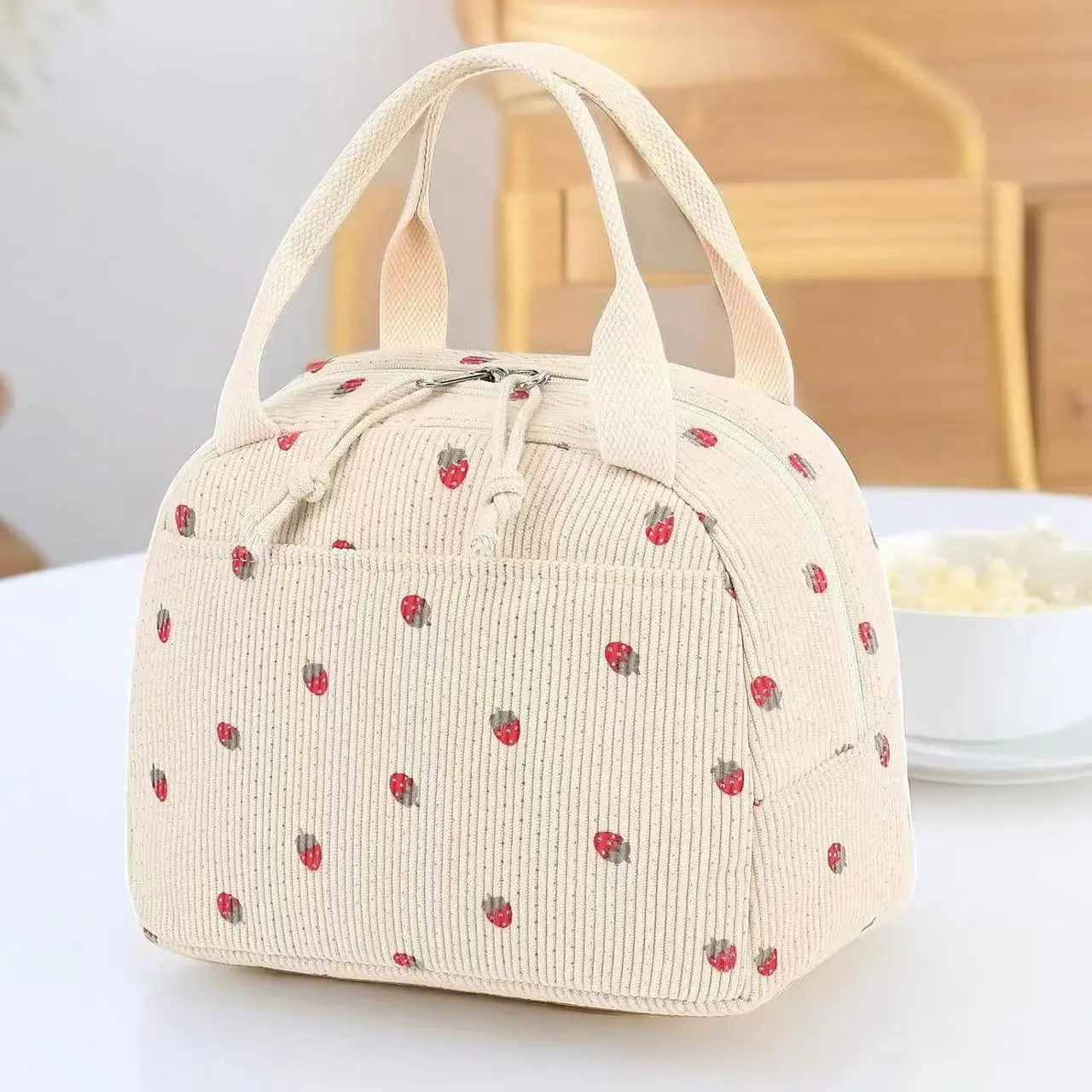 

Cute Kawaii Strawberry Lunch Bag Corduroy Heat-insulated Stripe Handbag for Girls School Camp Bread Fruit Storage Large Capacity