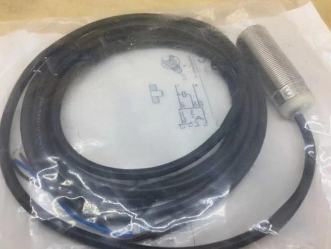 Brand New 1PCS XS118BLPAL2 Proximity Switch Sufficient Stock Hot Sale Fast Delivery