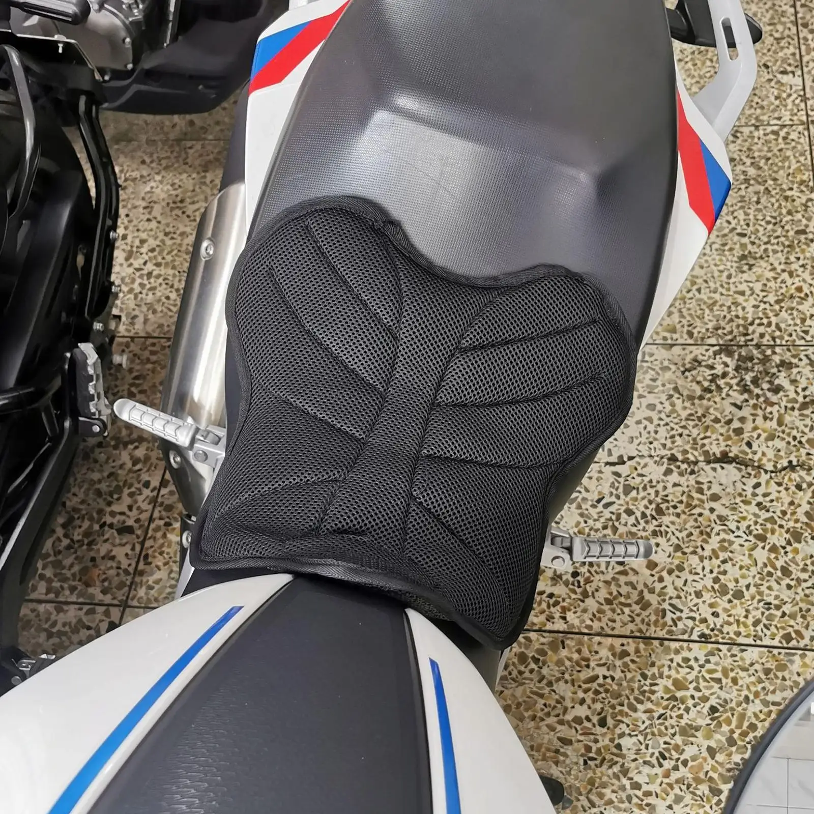 Butterfly Shaped Motorcycle Seat Cushion Butt Protector 355 x 305mm Shock Absorption Seat Cover