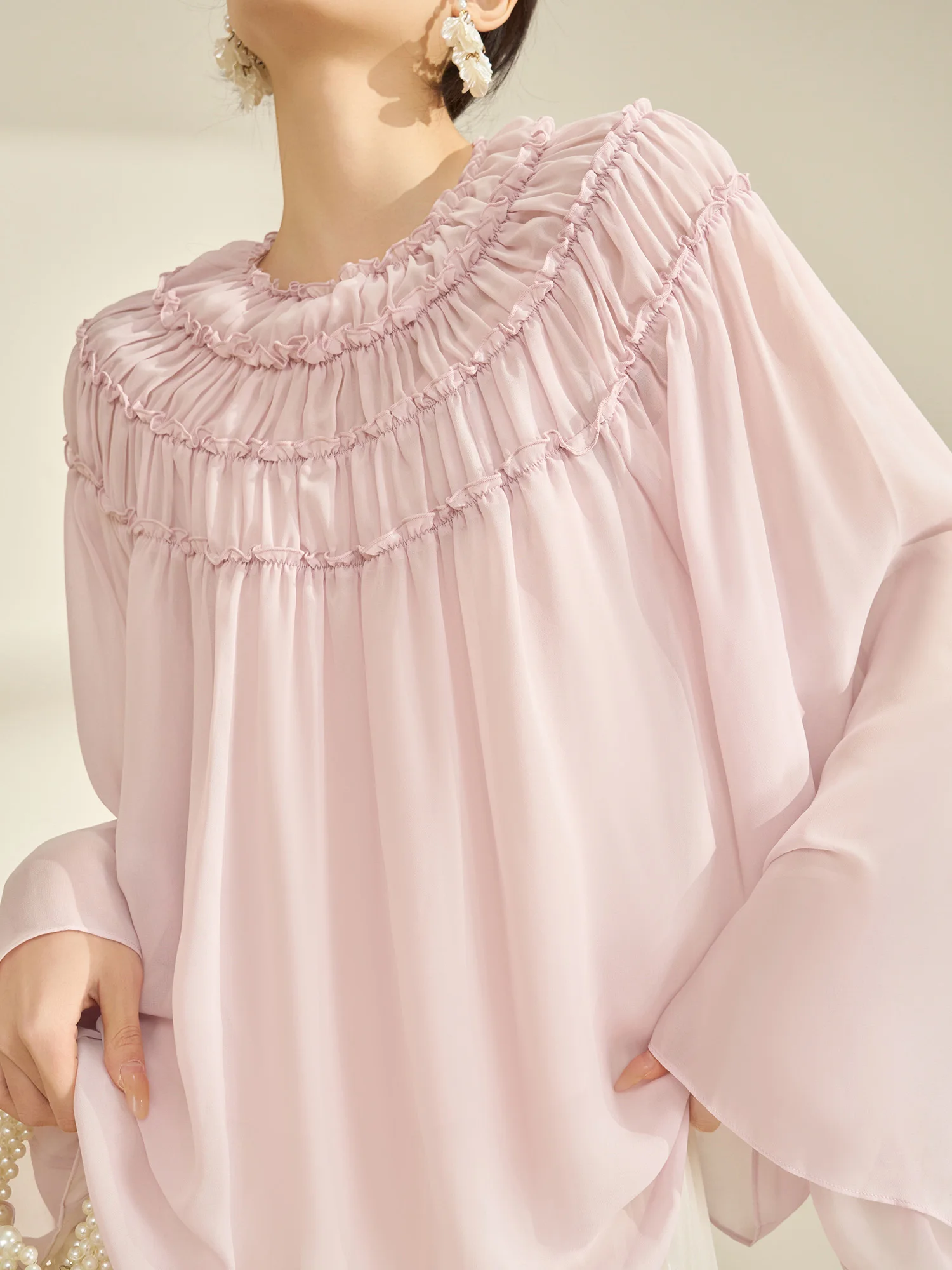 

Антивозрастная блузка Flowing Era2026 с розовой кружевной отделкой, легкая, женская, модная, весенняя, повседневная, с длинным рукавом, круглым вырезом, из полиэстеровой смеси