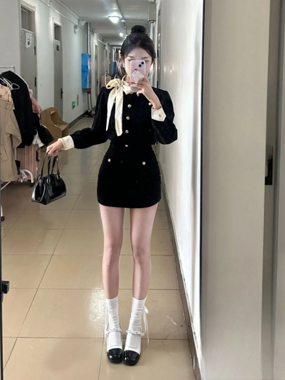 

Chic Velvet Two-Piece Set Elegant Fragrance Style Short Skirt And Top Warmth for Autumn Fashionable And Comfortable for Young...