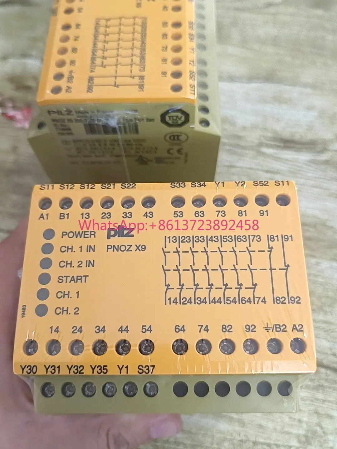 Pilz X9 774606 safety relay in Stock