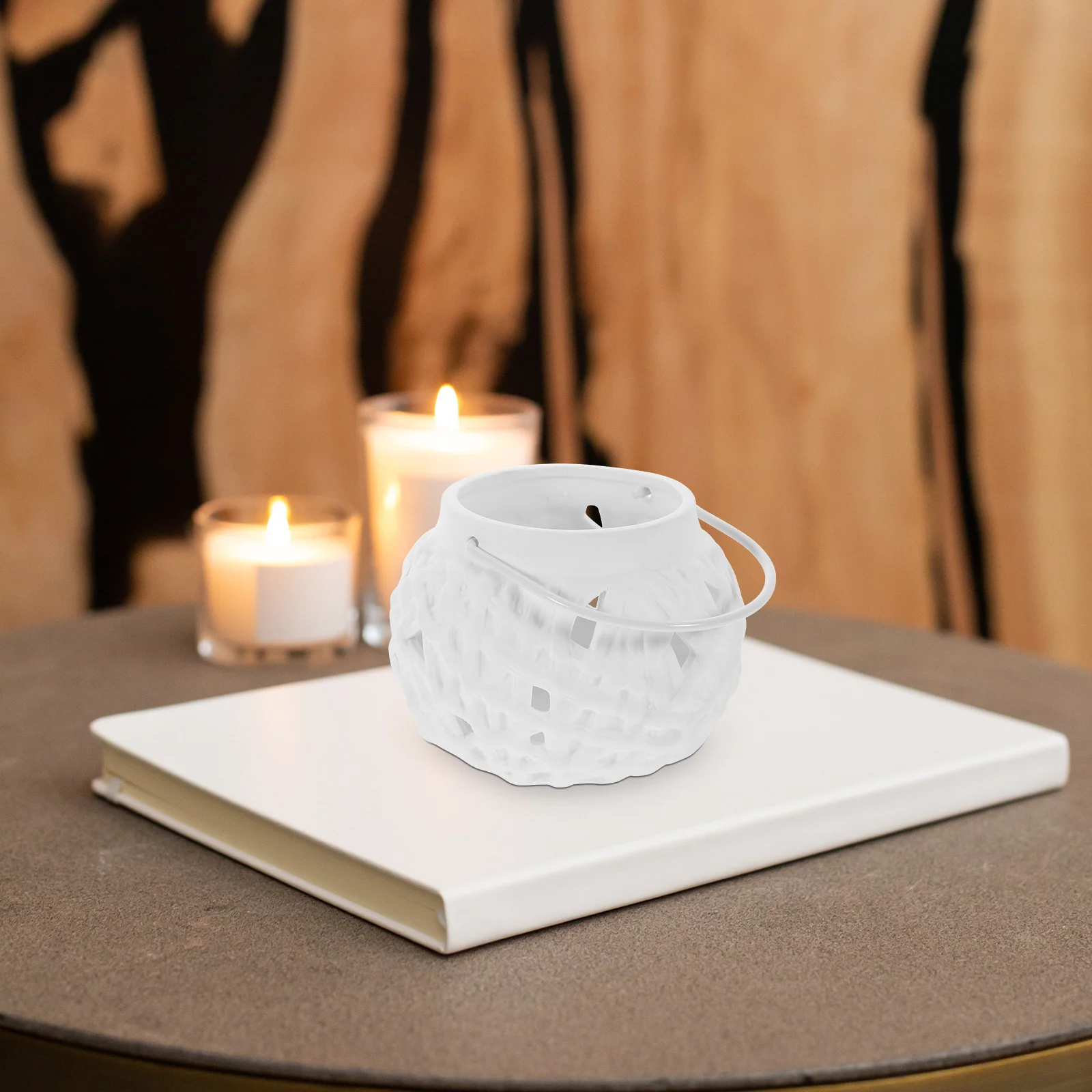 

1Pcs European Style Ceramic Stand Hollow-Out Desktop Decor Romantic Warm Atmosphere High-Temperature Resistant