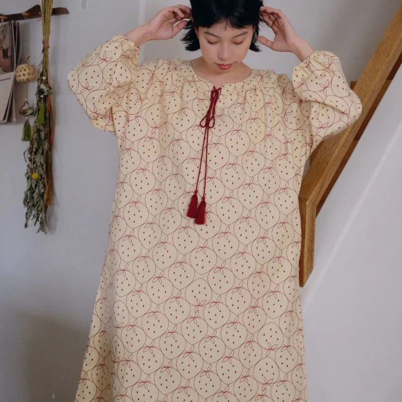 ثوب نوم نسائي من القطن المصقول الدافئ فستان نوم عتيق مطبوع عليه فراولة وأكمام طويلة فستان منزلي فضفاض للخريف ملابس مريحة للاستلقاء #2