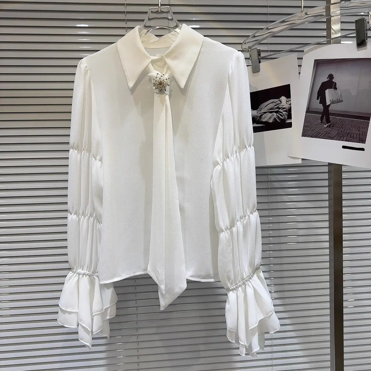 

Internet celebrities 2025 winter new small fragrant wind pearl buckle tie design temperament celebrity chiffon shirt shirt