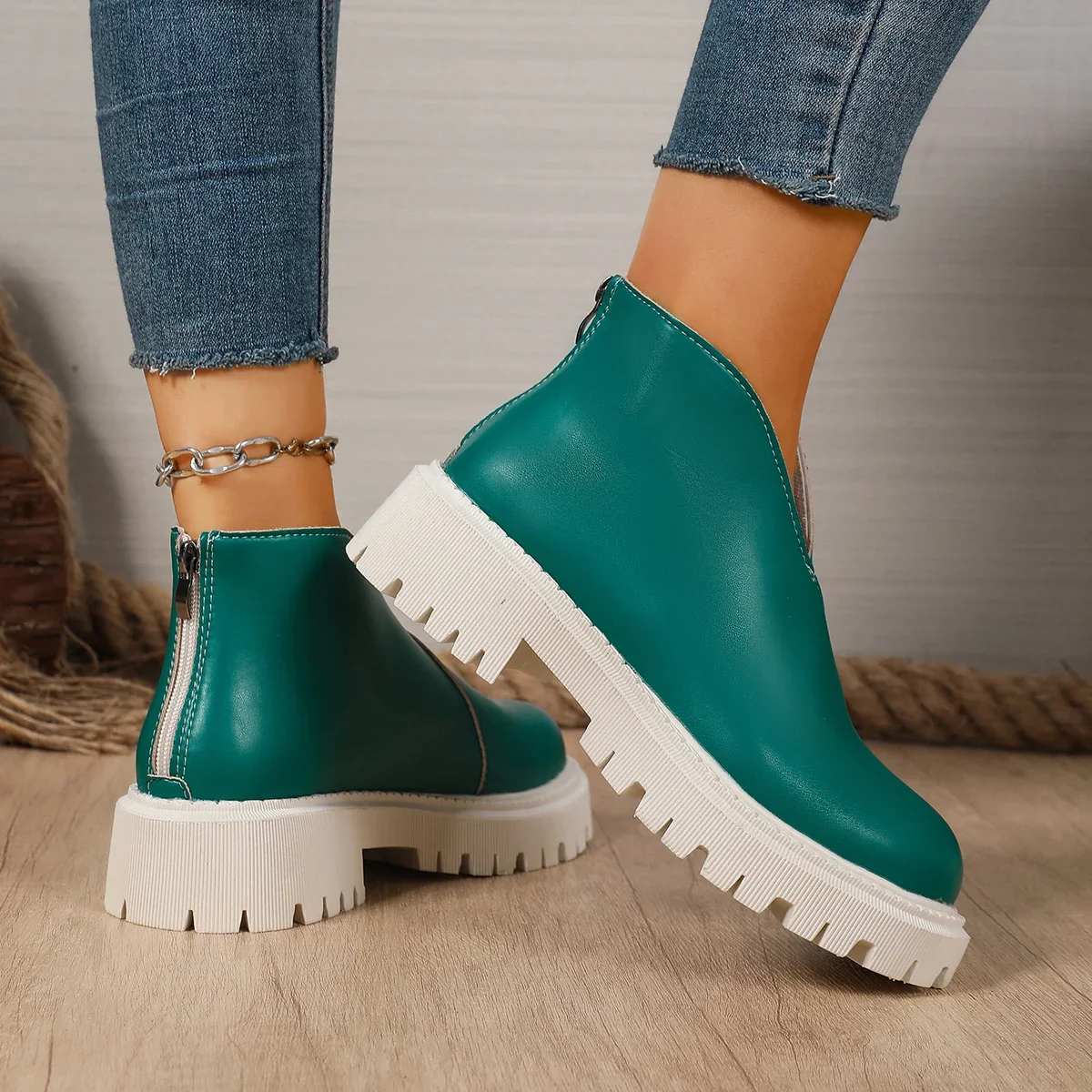 Winter-Damenstiefel mit mittelhohem Absatz, rutschfester Sohle und Reißverschluss hinten, modische High-Top-Schuhe, bequeme Outdoor-Sportschuhe. – Detail 2