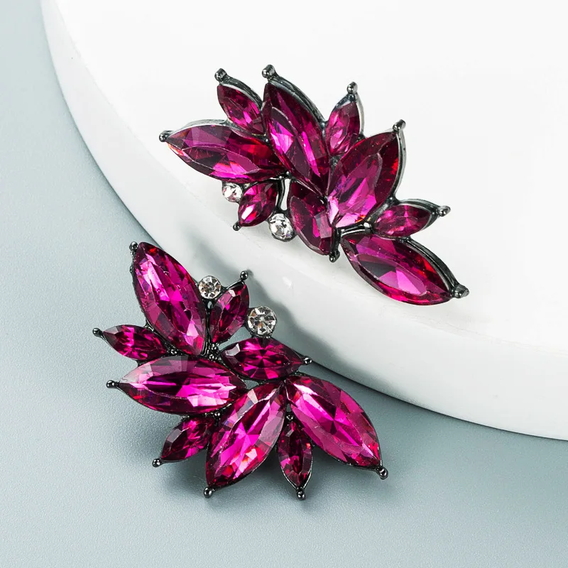Individuelle geometrische Blumen-Ohrringe aus Legierung mit Diamant-Strass, vollbesetzt mit Diamanten, Retro-Ohrstecker im schlichten Design – Detail 4