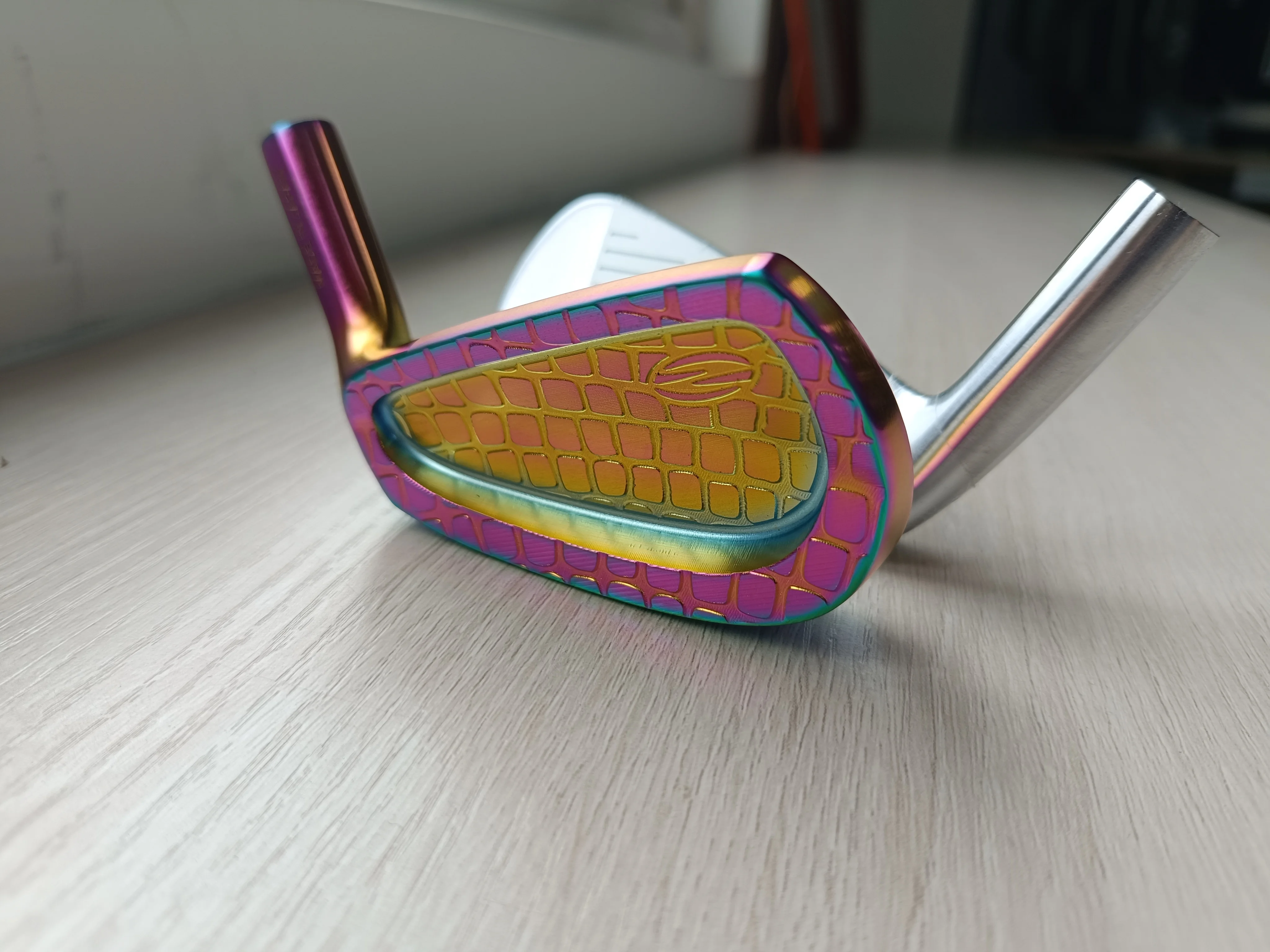 OEM China Source Factory Manufacturer Direct Hot Selling Customized Rainbow Turtle Crack Golf Club Golf Iron