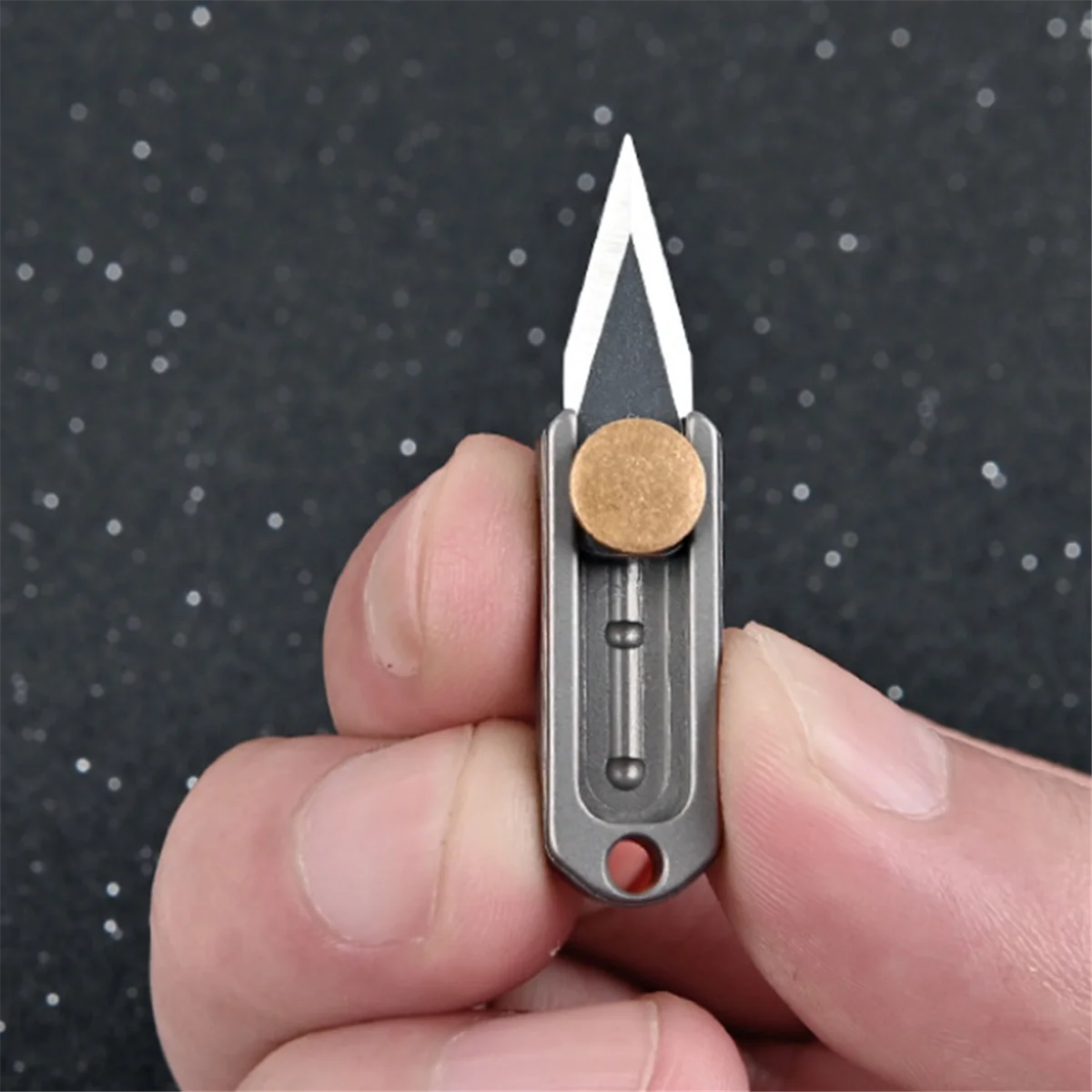 

A002 Мини-нож из чистого титана, портативный брелок из титанового сплава Edc, подвеска, распаковка, экспресс-открытие