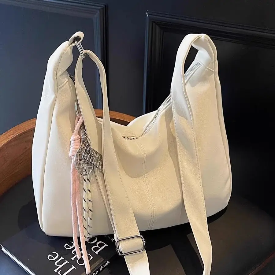 High-End Women 2025 New Trendy Velvet Simple Casual Shoulder For Class Commuting Crossbody Dumpling Bag ANI