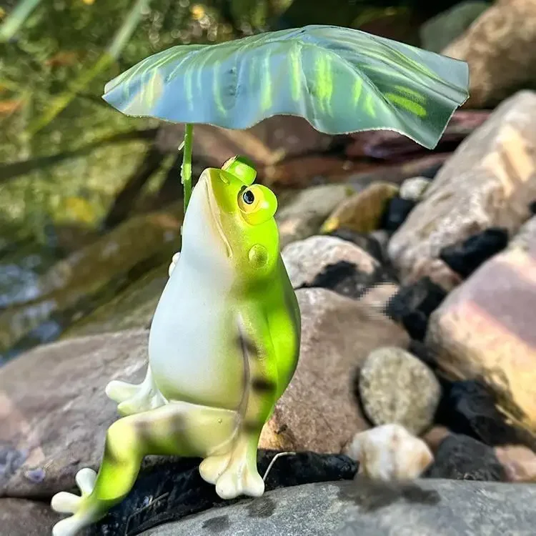 Cartoon Holding Umbrella Leaf Frog Statue Creative Garden Yard Lawn Frog Figurine Landscape Decoration Fish Tank Ornament