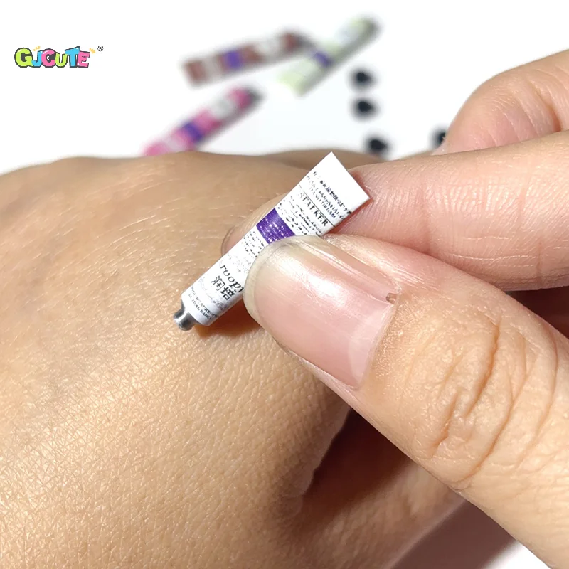 

2pcs Dollhouse Miniature Hand Cream Makeup Scene Decor Doll House Accessories Mini Beauty Props