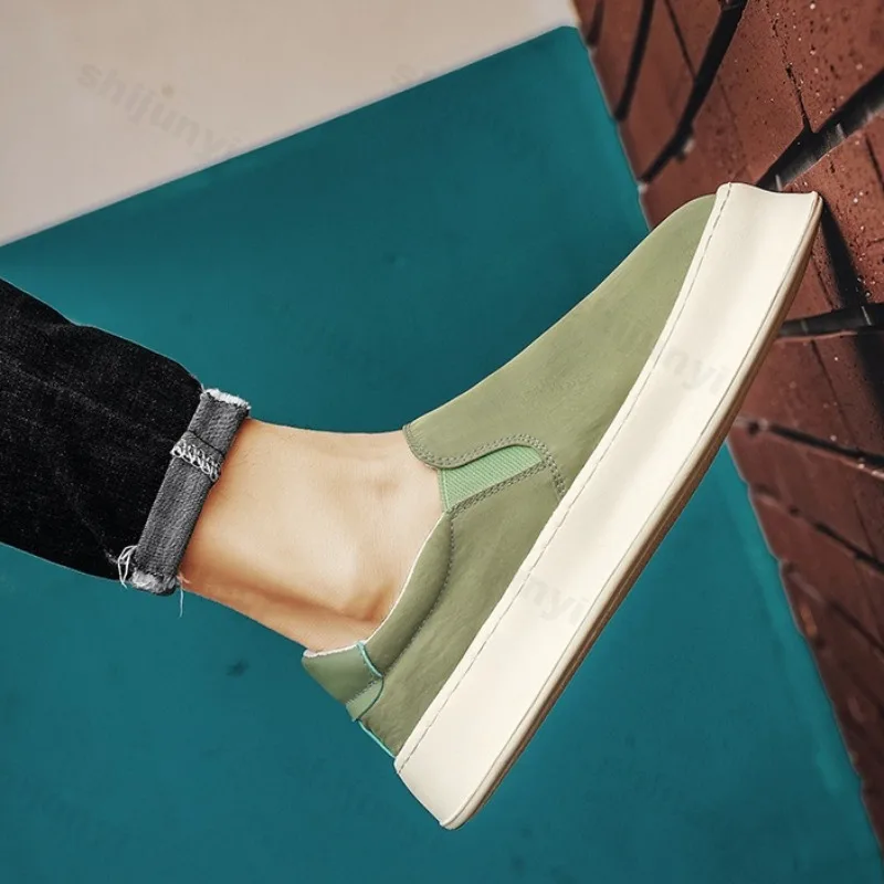 أحذية رجالية صيف 2025 موضة جديدة قابلة للتنفس أحذية قماشية غير رسمية متعددة الاستخدامات سهلة الارتداء أحذية رياضية خفيفة الوزن مريحة