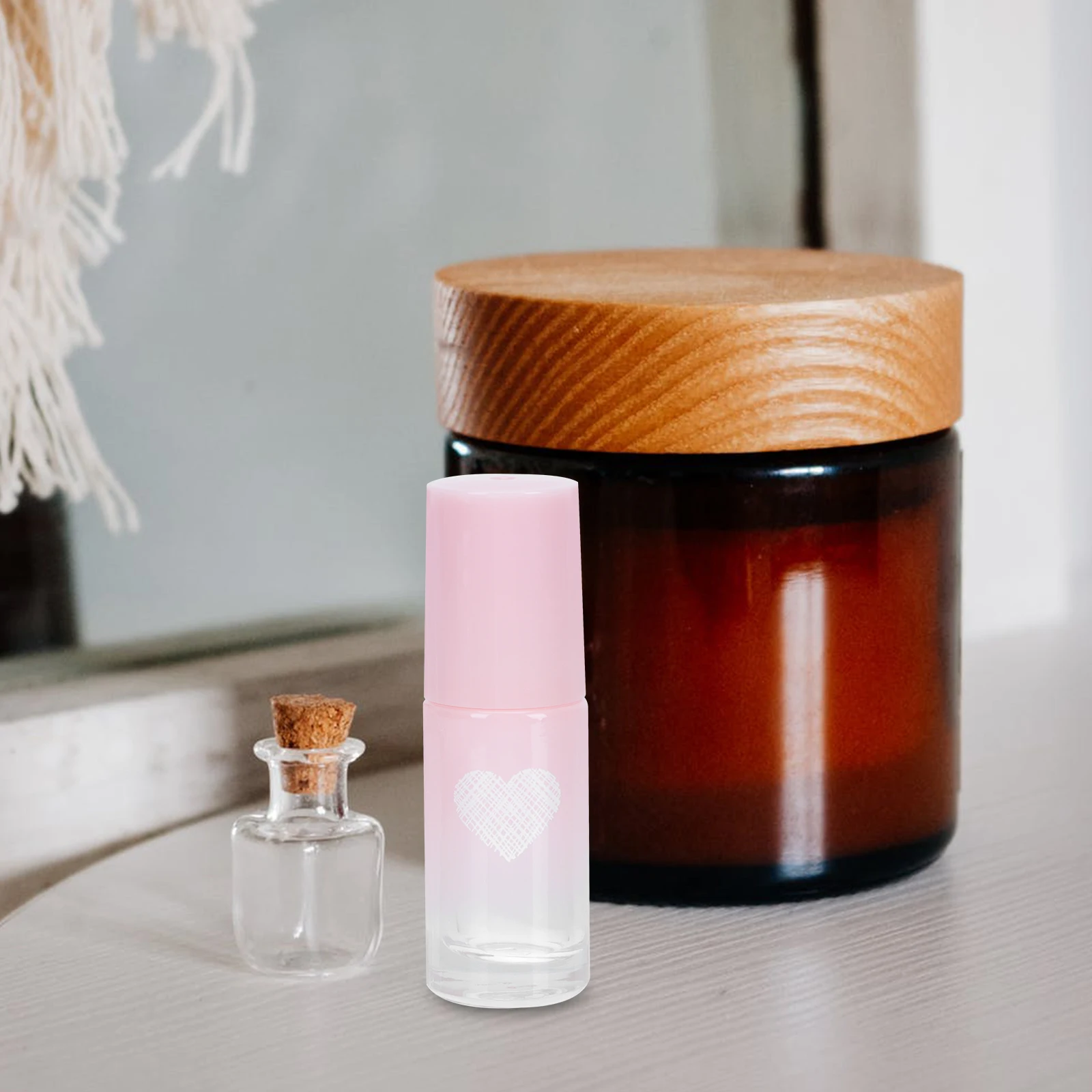 

3Pcs Portable Heart Pattern Glass Essential Oil Bottles Detachable Crystal Roller Ball Leakproof Refillable Small Perfume